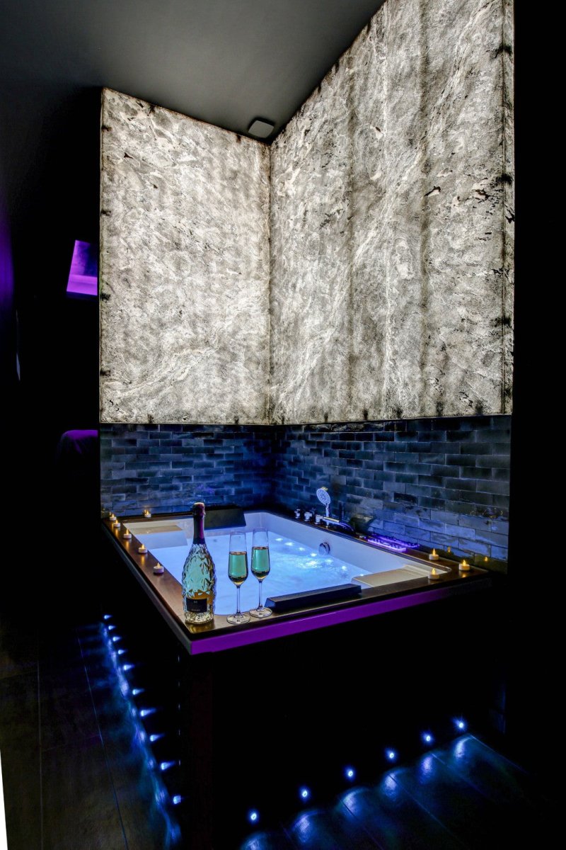 Ombreez - Balnéo - Sauna - Clim - Love’nSpa - weekend en amoureux, love rooms avec spa ou jacuzzi privatif6 de Ombreez - Balnéo - Sauna - Clim