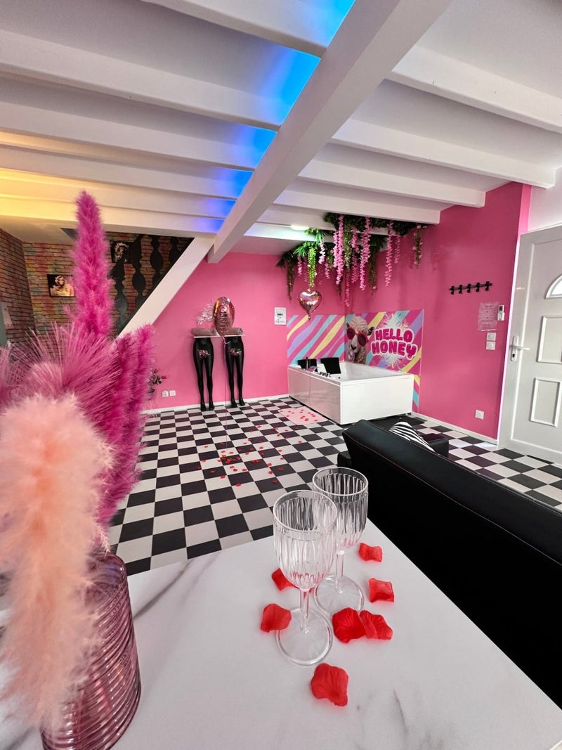 Pink Art - Love’nSpa - weekend en amoureux, love rooms avec spa ou jacuzzi privatif3 de Pink Art