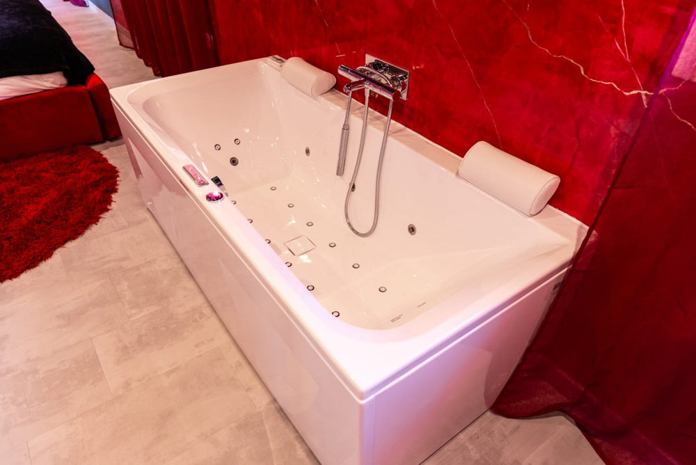 Primo - L’Interdit – Luxe, Glamour et Sensualité - Love’nSpa - weekend en amoureux, love rooms avec spa ou jacuzzi privatif7 de Chez MV - L’Interdit – Luxe, Glamour et Sensualité