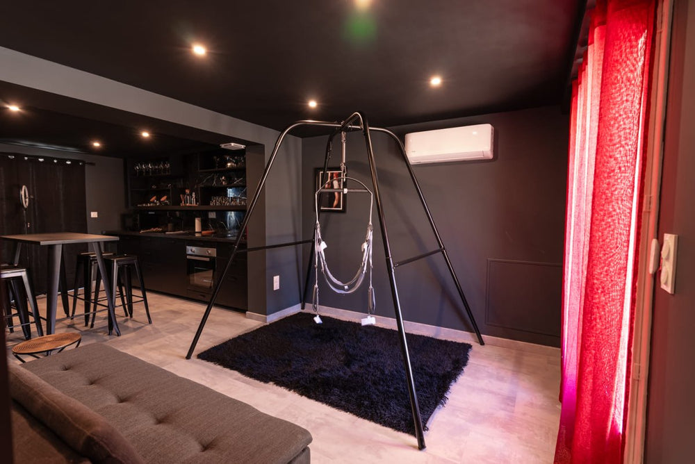 Primo - L’Interdit – Luxe, Glamour et Sensualité - Love’nSpa - weekend en amoureux, love rooms avec spa ou jacuzzi privatif2 de Chez MV - L’Interdit – Luxe, Glamour et Sensualité