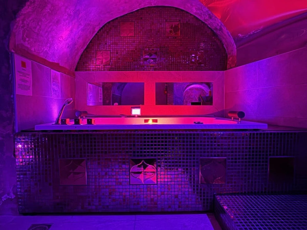 Private Room 28 - Love’nSpa - weekend en amoureux, love rooms avec spa ou jacuzzi privatif12 de Private Room 28