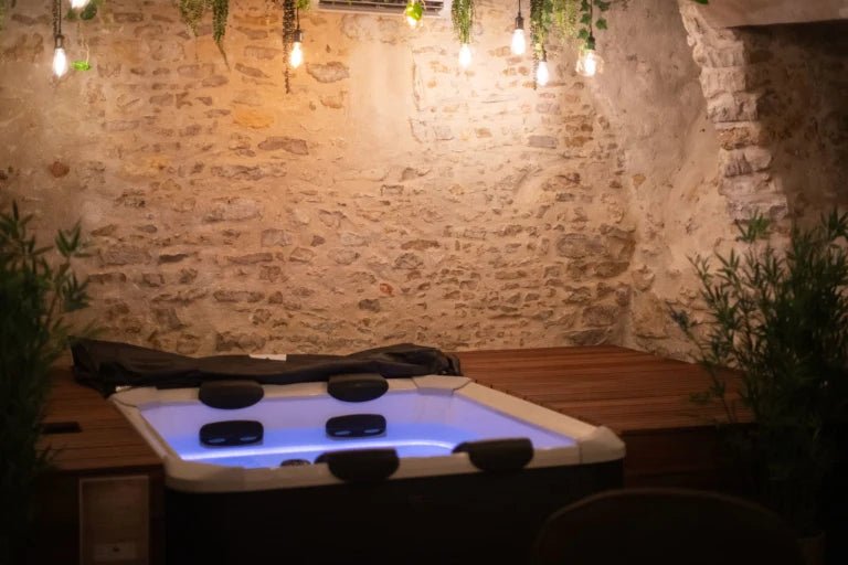 PROHIBITION - Love & Atypique Room - Love’nSpa - weekend en amoureux, love rooms avec spa ou jacuzzi privatif6 de PROHIBITION - Love & Atypique Room
