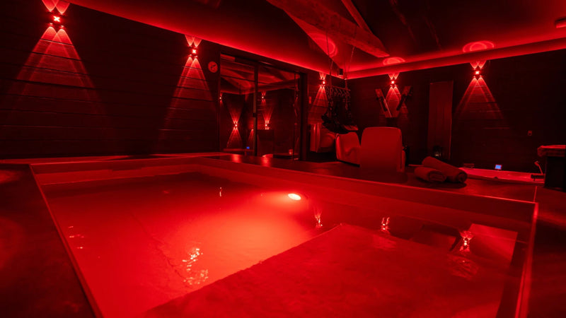 Red Room Spa - Montmerle sur saône - Love’nSpa - weekend en amoureux, love rooms avec spa ou jacuzzi privatif3 de Red Room Spa - Montmerle sur saône