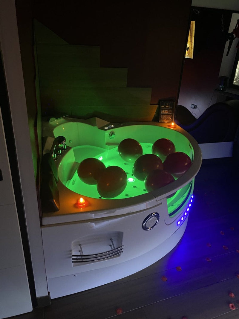 Redroom - Love’nSpa - weekend en amoureux, love rooms avec spa ou jacuzzi privatif4 de Redroom