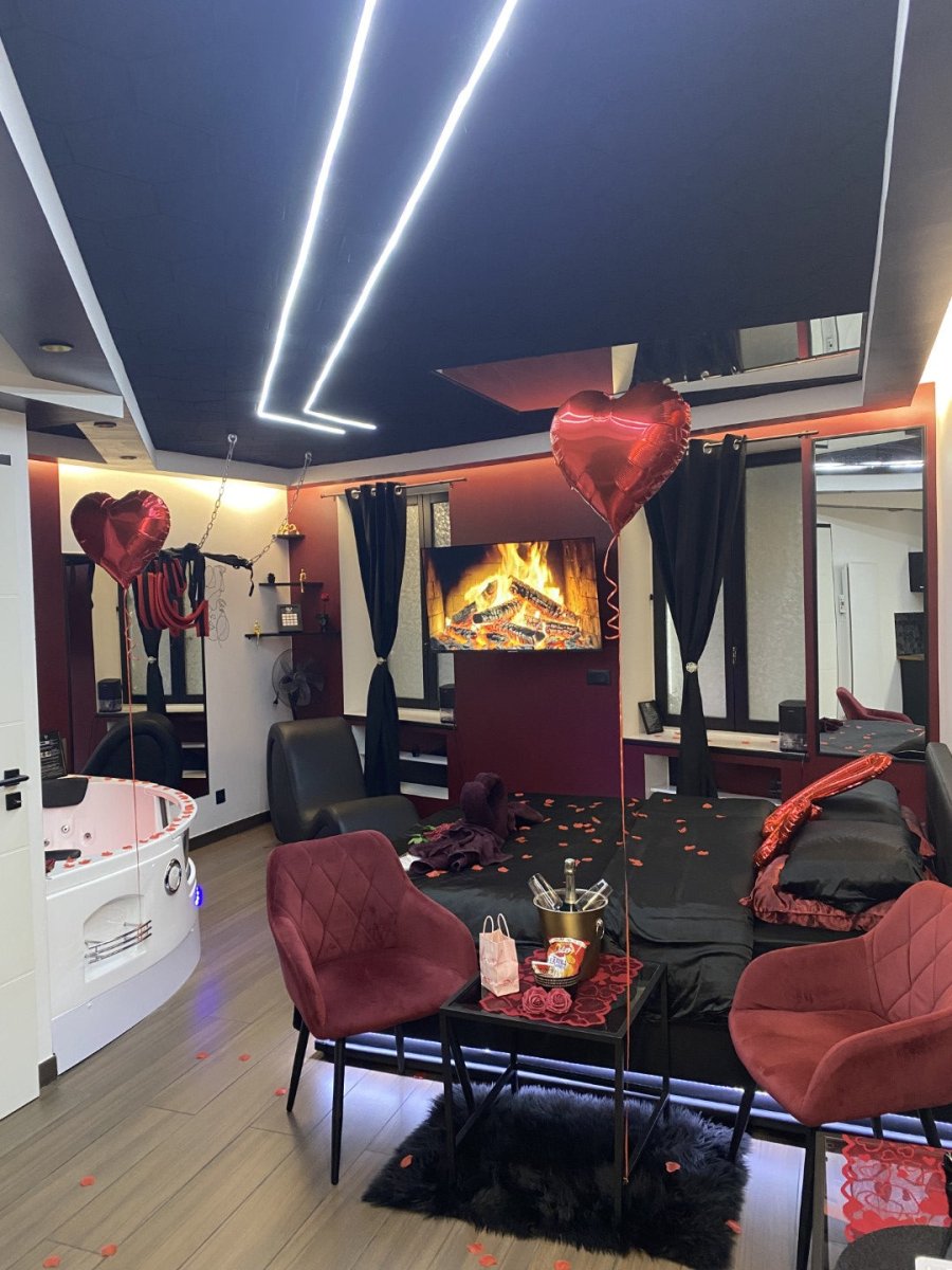 Redroom - Love’nSpa - weekend en amoureux, love rooms avec spa ou jacuzzi privatif9 de Redroom