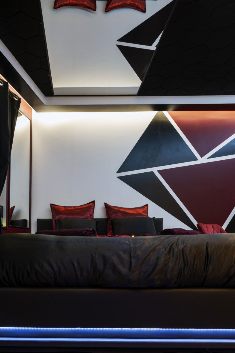 Redroom - Love’nSpa - weekend en amoureux, love rooms avec spa ou jacuzzi privatif18 de Redroom
