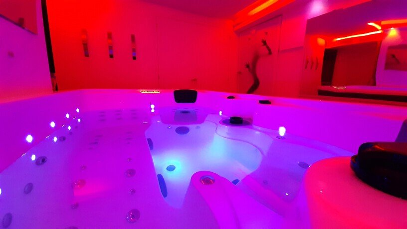 Rêves de spa - Suite DIAMANT - Love’nSpa - weekend en amoureux, love rooms avec spa ou jacuzzi privatif6 de Rêves de spa - Suite DIAMANT