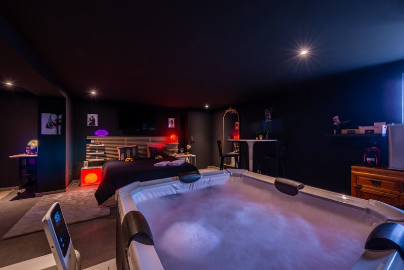 Rose bonbon korng kim chheng - Love’nSpa - weekend en amoureux, love rooms avec spa ou jacuzzi privatif2 de Rose bonbon