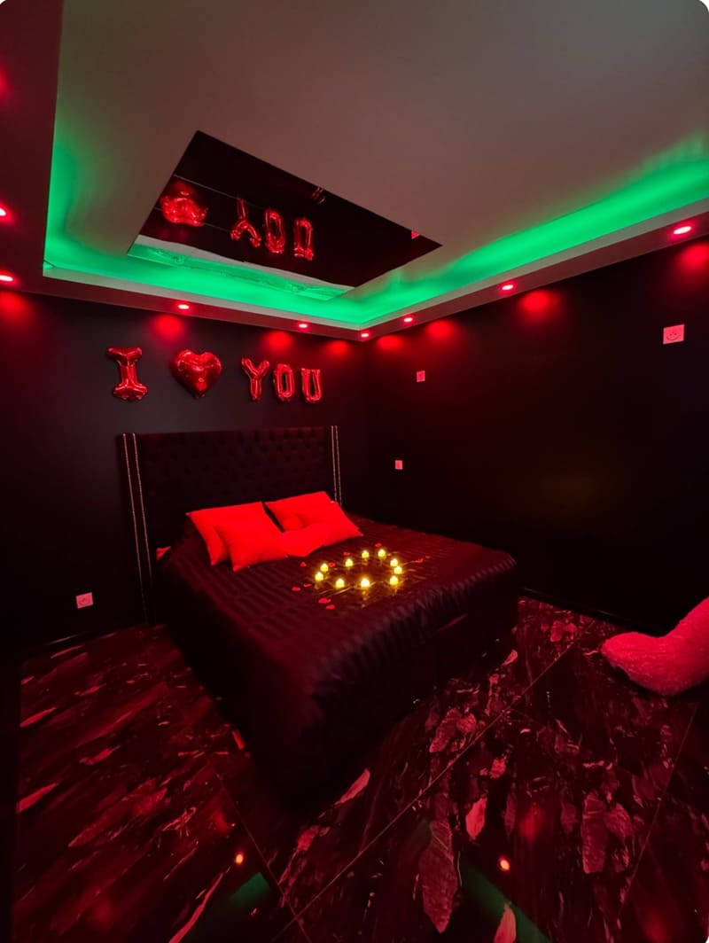 RoyalRoom - Love’nSpa - weekend en amoureux, love rooms avec spa ou jacuzzi privatif1 de RoyalRoom