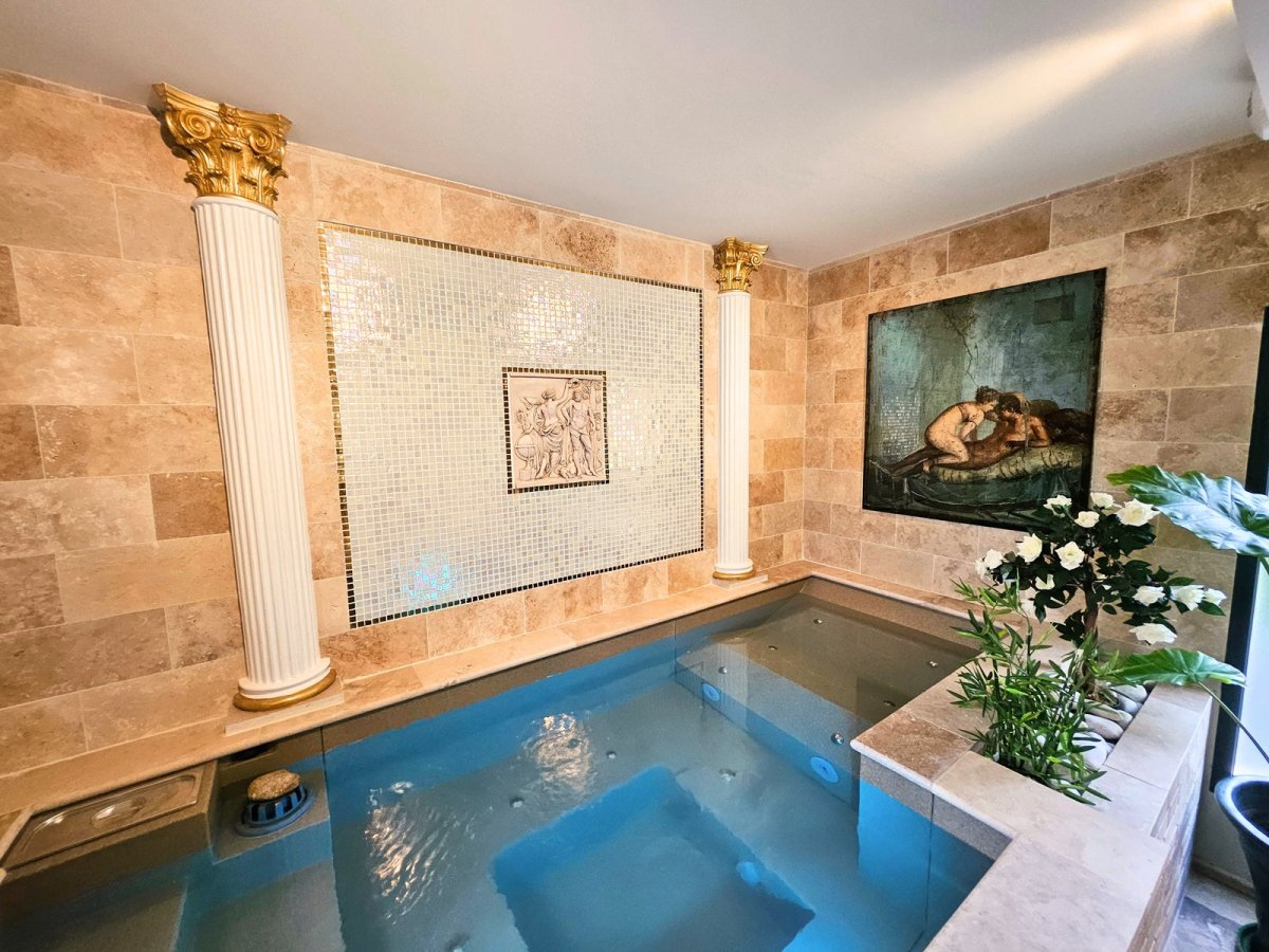 SECRET HOUSE La Villa Rom'Antiqua - Love’nSpa - weekend en amoureux, love rooms avec spa ou jacuzzi privatifSECRET HOUSE La Villa Rom'Antiqua
