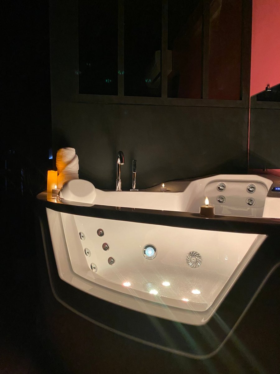 Sexy Suite - Love’nSpa - weekend en amoureux, love rooms avec spa ou jacuzzi privatif8 de Sexy Suite