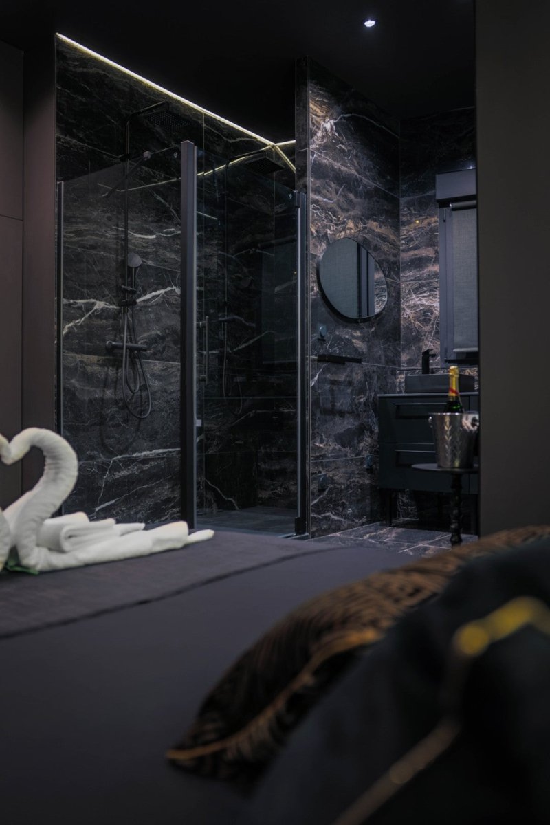 Suite 202 - Love’nSpa - weekend en amoureux, love rooms avec spa ou jacuzzi privatif11 de Suite 202