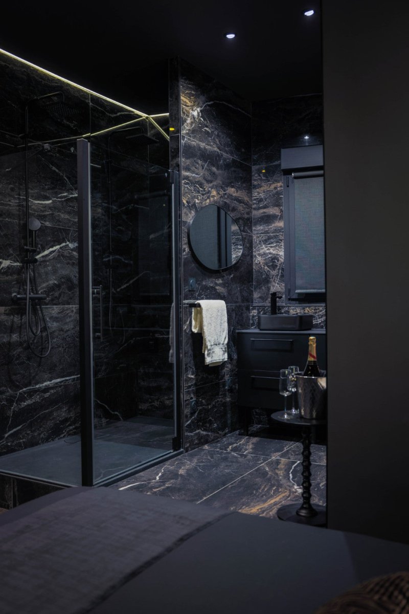 Suite 202 - Love’nSpa - weekend en amoureux, love rooms avec spa ou jacuzzi privatif7 de Suite 202