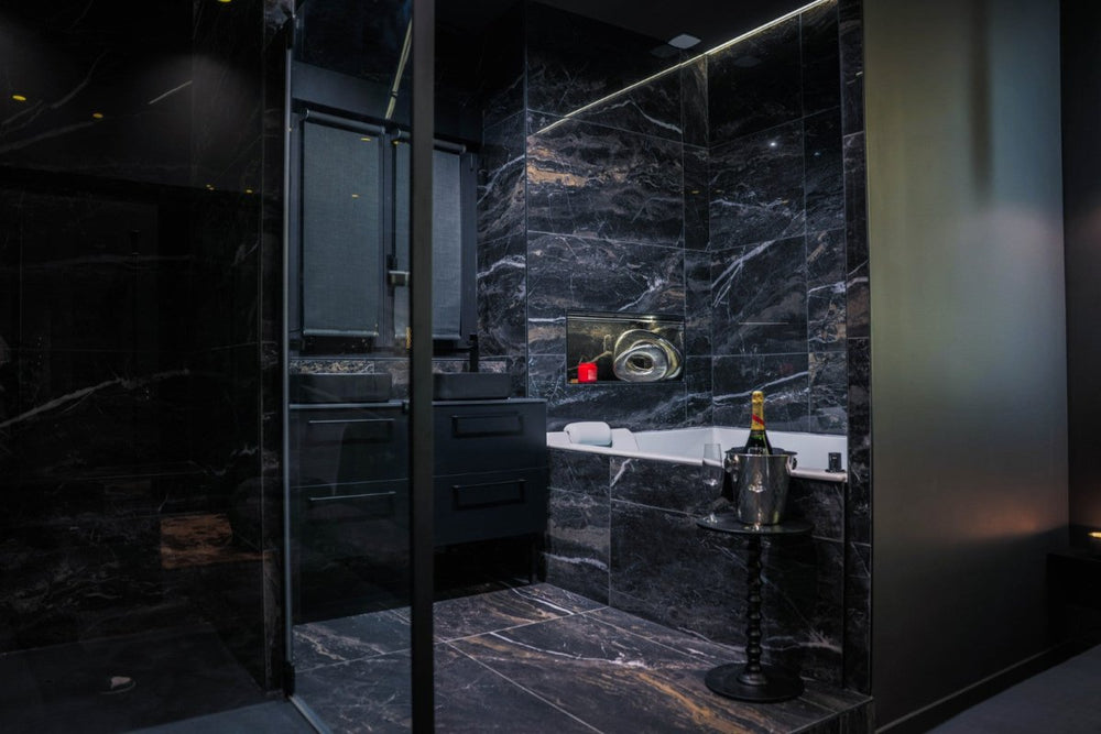 Suite 202 - Love’nSpa - weekend en amoureux, love rooms avec spa ou jacuzzi privatif27 de Suite 202
