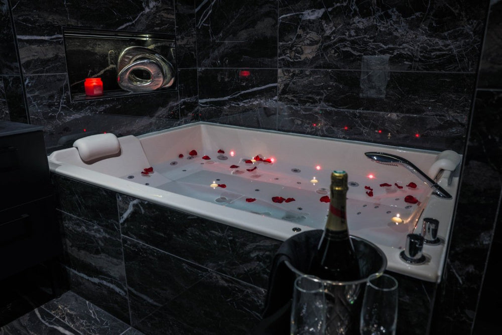 Suite 202 - Love’nSpa - weekend en amoureux, love rooms avec spa ou jacuzzi privatif12 de Suite 202