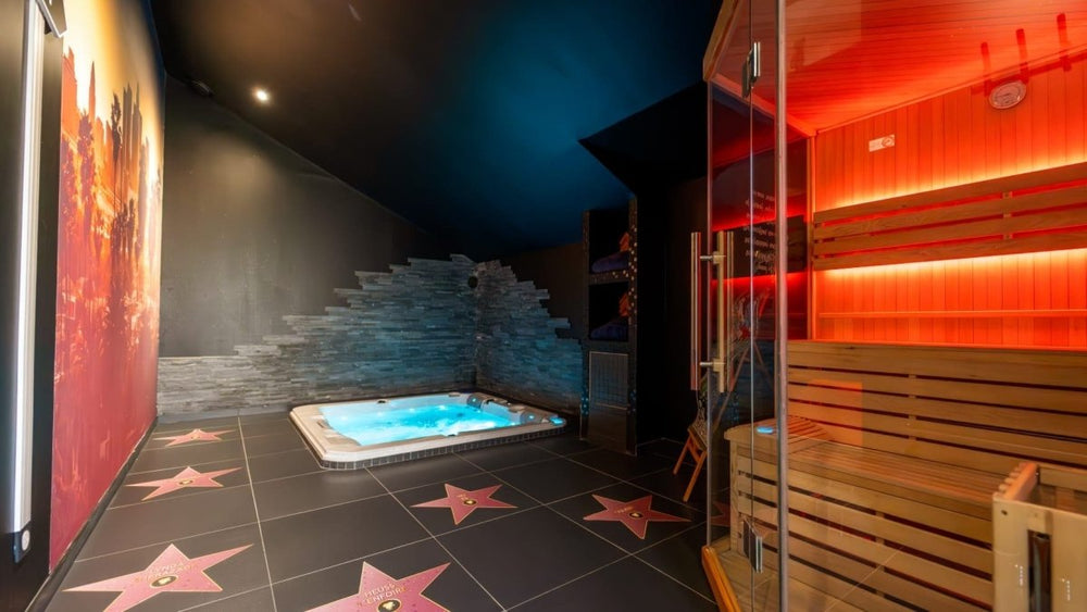 Suite 47 SPA - Ciné - Love’nSpa - weekend en amoureux, love rooms avec spa ou jacuzzi privatif1 de Suite 47 SPA - Cinema