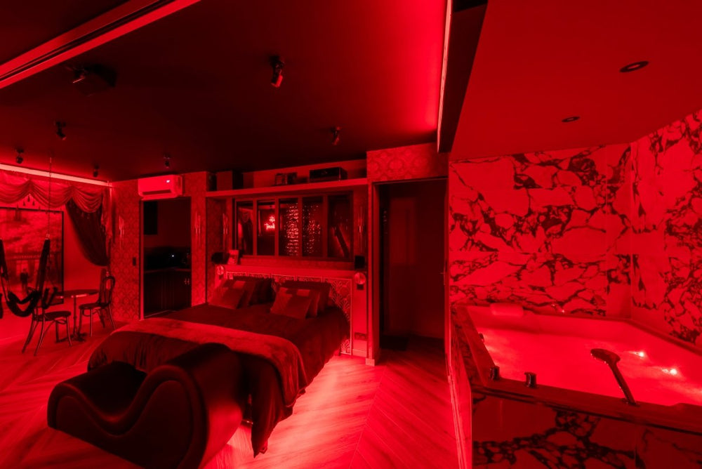 Suite Cabaret - Love’nSpa - weekend en amoureux, love rooms avec spa ou jacuzzi privatif6 de Suite Cabaret