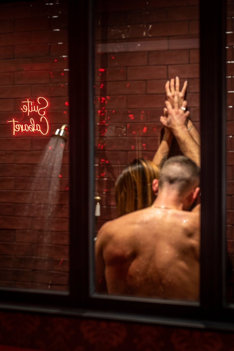 Suite Cabaret - Love’nSpa - weekend en amoureux, love rooms avec spa ou jacuzzi privatif14 de Suite Cabaret