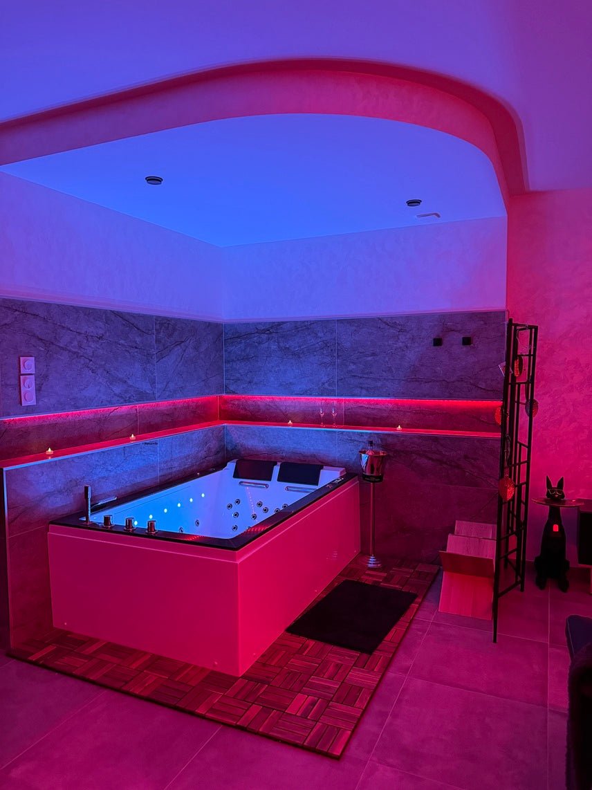 Suite Camélia - Love’nSpa - weekend en amoureux, love rooms avec spa ou jacuzzi privatif6 de Suite Camélia