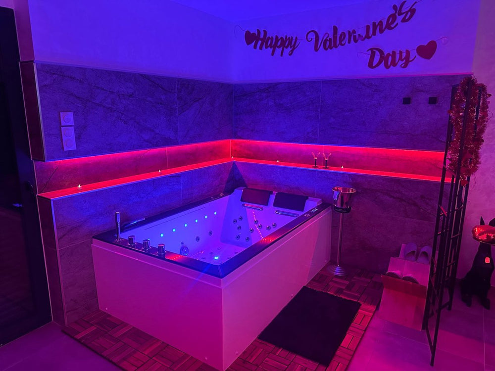 Suite Camélia - Love’nSpa - weekend en amoureux, love rooms avec spa ou jacuzzi privatif1 de Suite Camélia