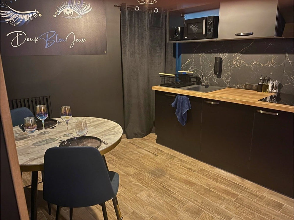 Suite Casanova - Doux Bleu Jeux - Love’nSpa - weekend en amoureux, love rooms avec spa ou jacuzzi privatif7 de Suite Casanova - Doux Bleu Jeux