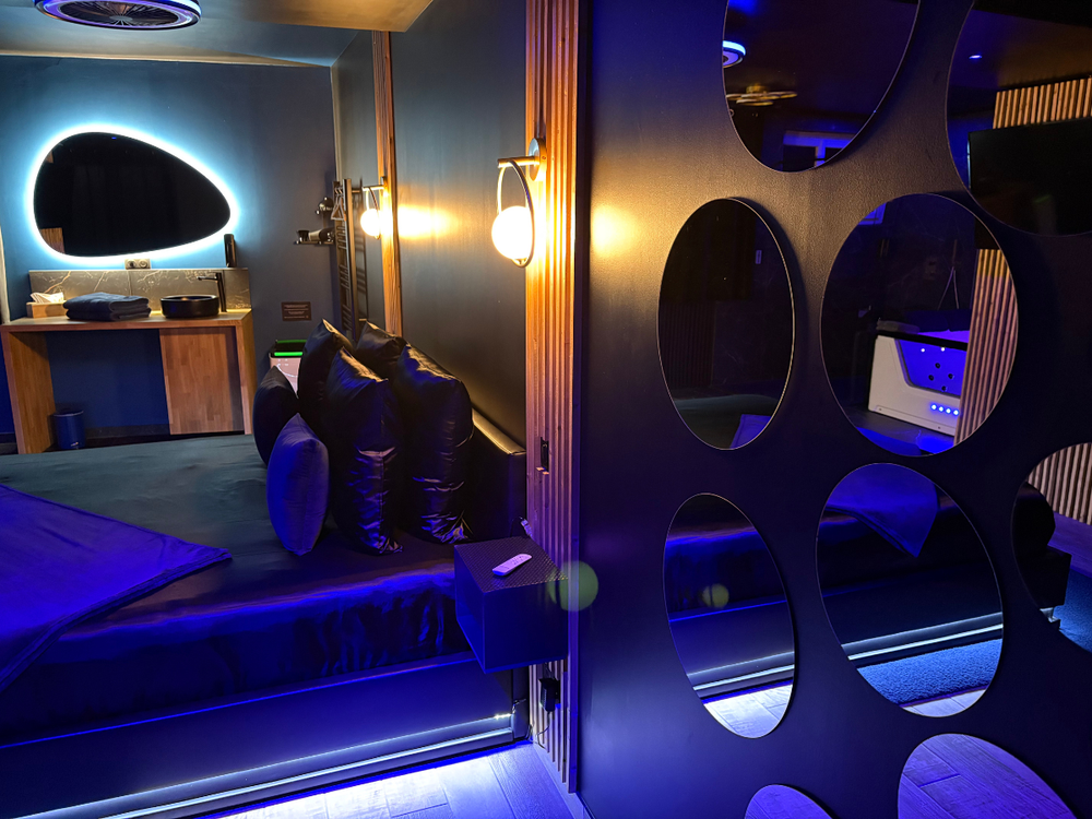 Suite Casanova - Doux Bleu Jeux - Love’nSpa - weekend en amoureux, love rooms avec spa ou jacuzzi privatif11 de Suite Casanova - Doux Bleu Jeux