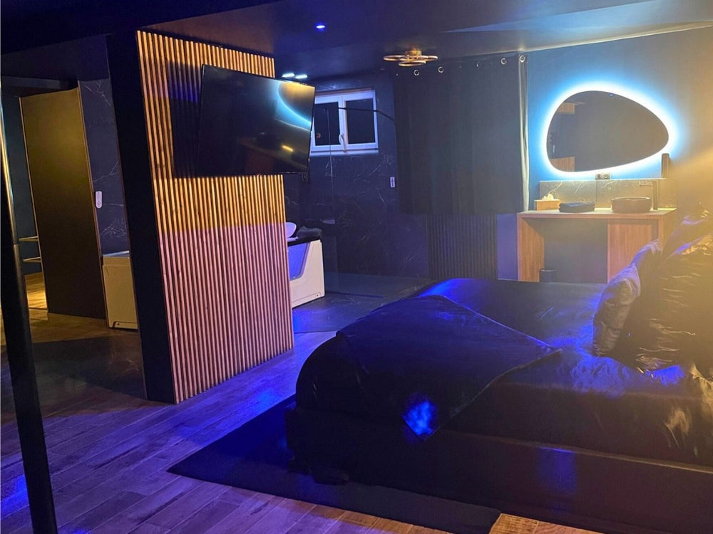 Suite Casanova - Doux Bleu Jeux - Love’nSpa - weekend en amoureux, love rooms avec spa ou jacuzzi privatif10 de Suite Casanova - Doux Bleu Jeux