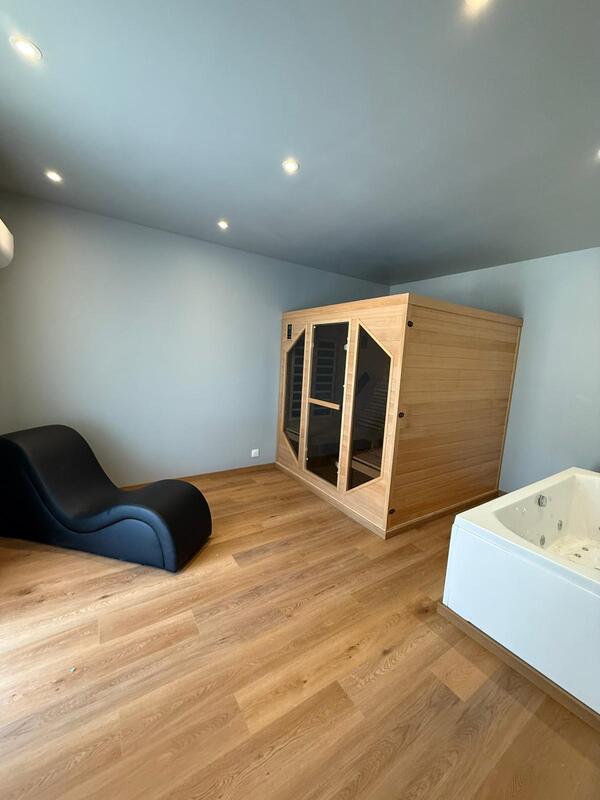 SUITE DELUXE - Honfleur - Love’nSpa - weekend en amoureux, love rooms avec spa ou jacuzzi privatif7 de SUITE DELUXE Tulip Inn - Honfleur