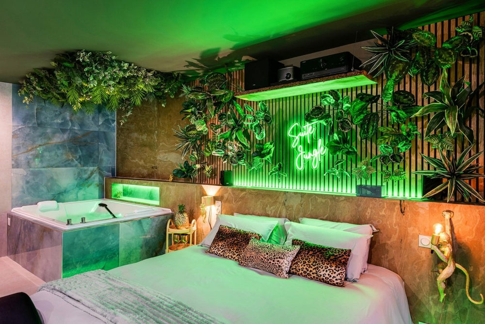 Suite Jungle - Love’nSpa - weekend en amoureux, love rooms avec spa ou jacuzzi privatif1 de Suite Jungle