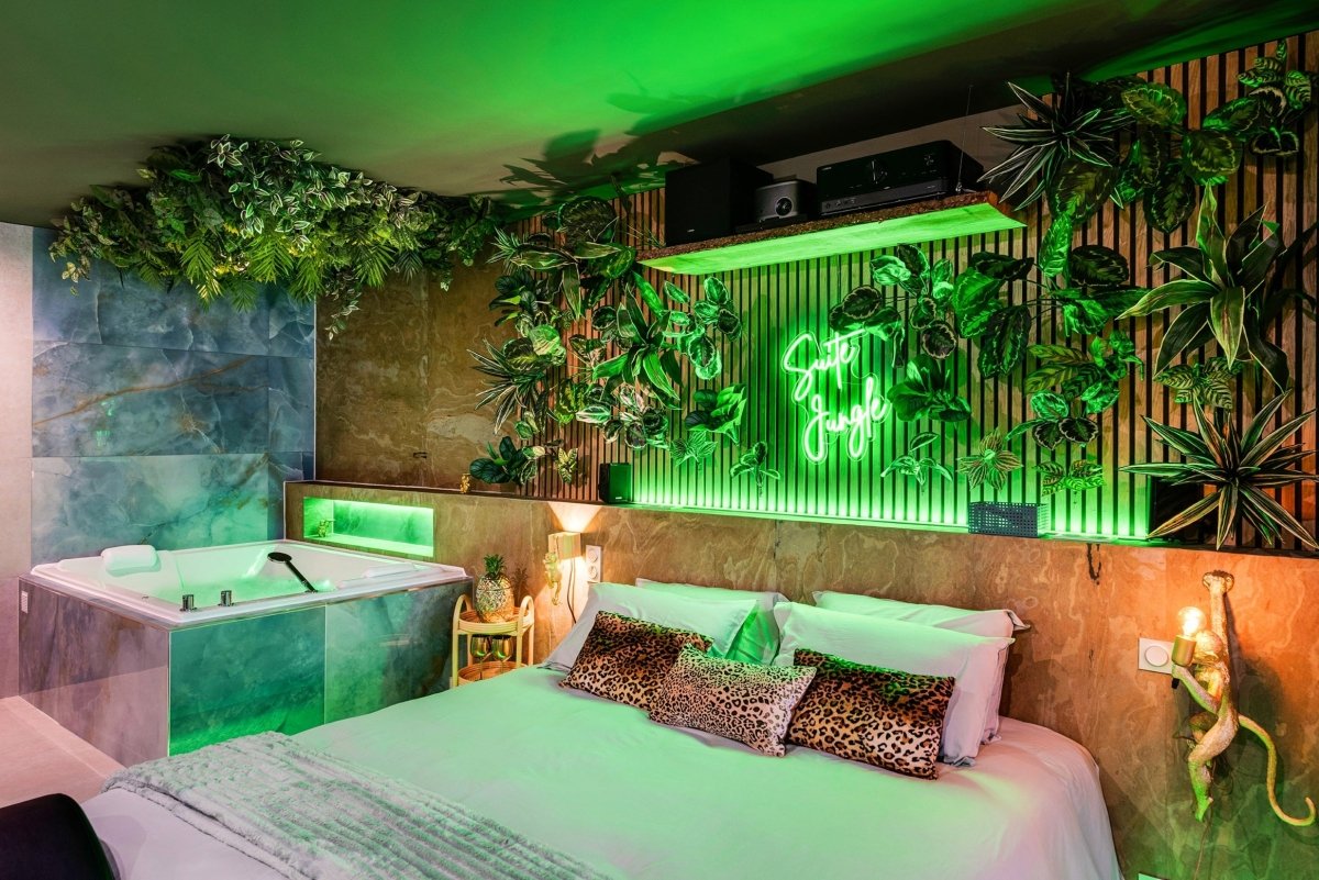 Suite Jungle - Love’nSpa - weekend en amoureux, love rooms avec spa ou jacuzzi privatifSuite Jungle