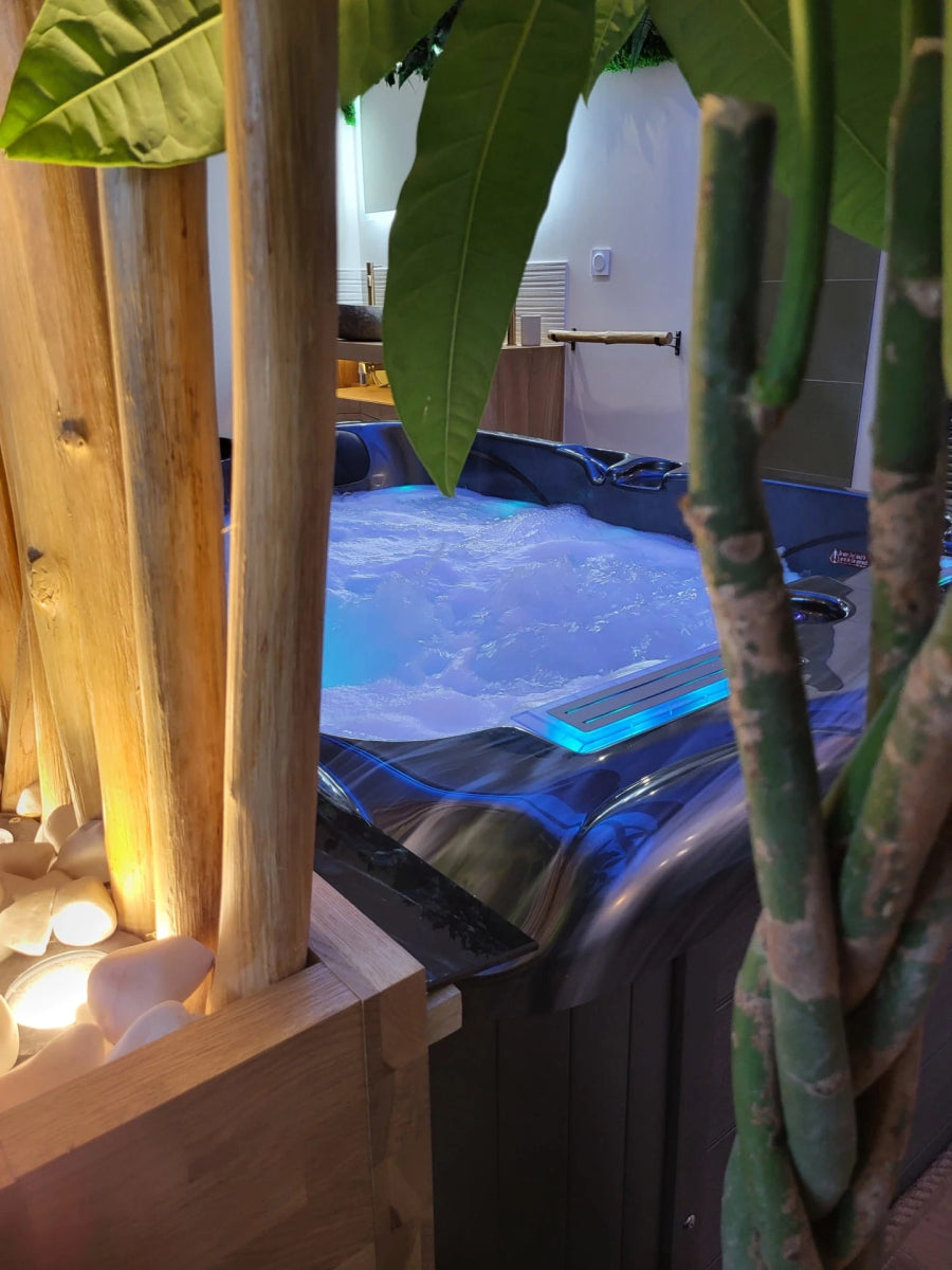 Suite L'Olive Sacrée - Love’nSpa - weekend en amoureux, love rooms avec spa ou jacuzzi privatif8 de Suite L'Olive Sacrée