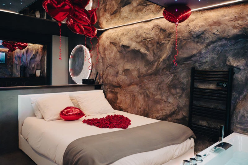 Suite Moon - Love’nSpa - weekend en amoureux, love rooms avec spa ou jacuzzi privatif2 de Suite Moon
