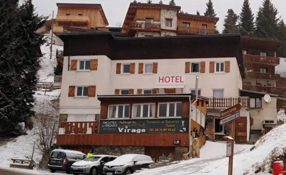 Suite romantique avec baignoire Balnéo en pleine montagne - Love’nSpa - weekend en amoureux, love rooms avec spa ou jacuzzi privatif7 de Suite romantique avec baignoire Balnéo en pleine montagne