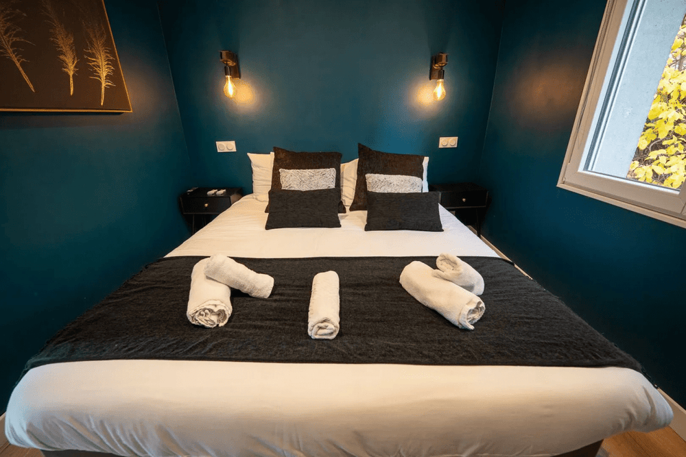Suite romantique avec baignoire Balnéo en pleine montagne - Love’nSpa - weekend en amoureux, love rooms avec spa ou jacuzzi privatif5 de Suite romantique avec baignoire Balnéo en pleine montagne