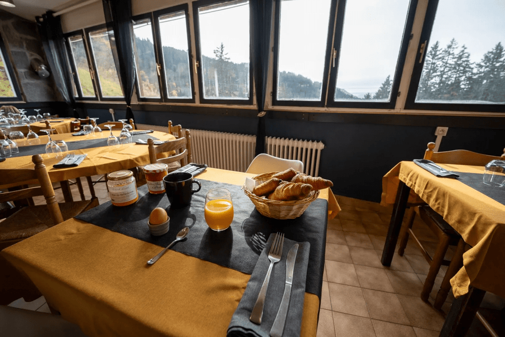 Suite romantique avec baignoire Balnéo en pleine montagne - Love’nSpa - weekend en amoureux, love rooms avec spa ou jacuzzi privatif9 de Suite romantique avec baignoire Balnéo en pleine montagne