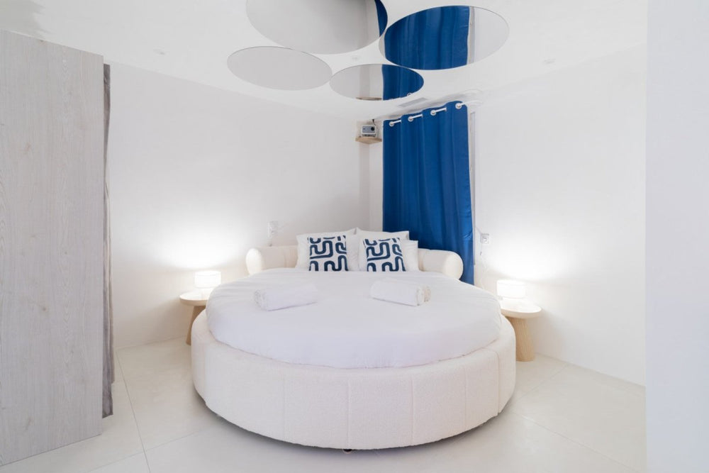 Suite Santorini - Love’nSpa - weekend en amoureux, love rooms avec spa ou jacuzzi privatif6 de Suite Santorini