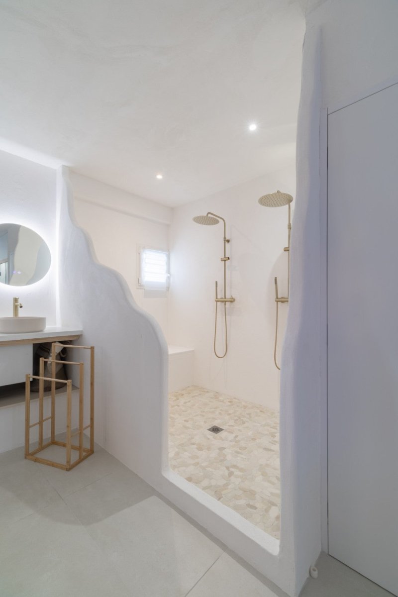 Suite Santorini - Love’nSpa - weekend en amoureux, love rooms avec spa ou jacuzzi privatif9 de Suite Santorini
