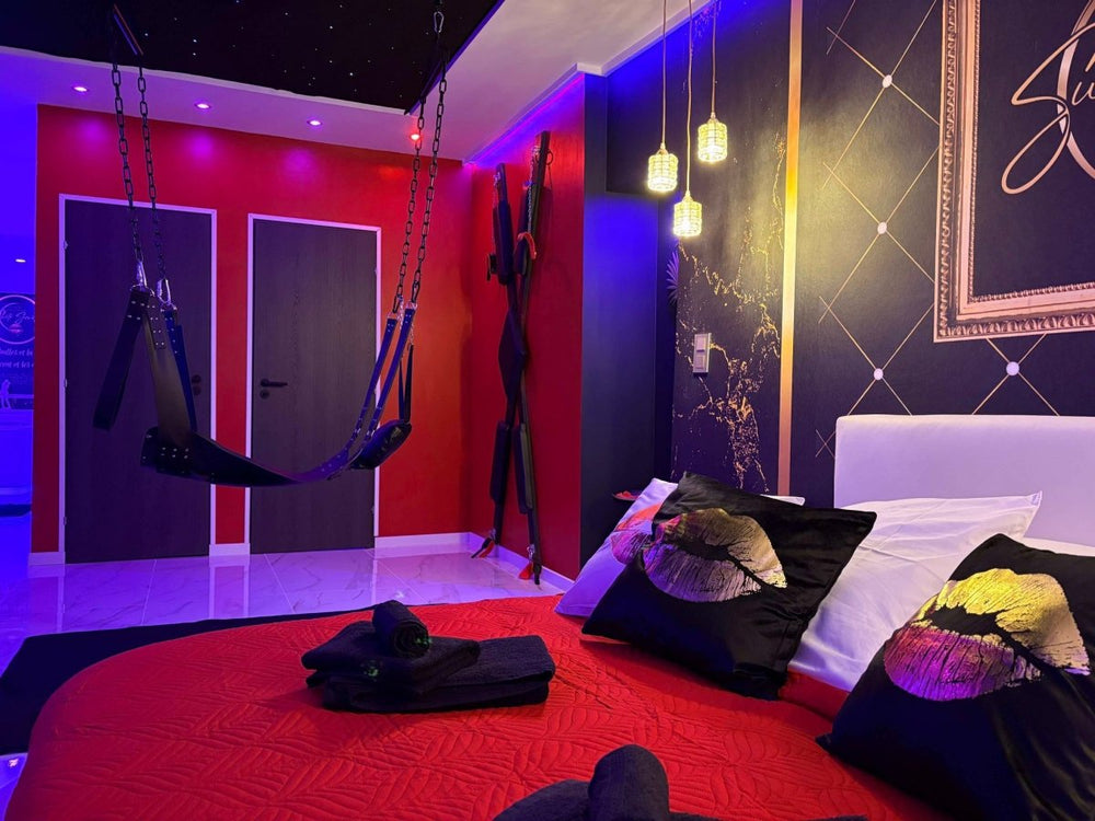 Suite Secrète - Love’nSpa - weekend en amoureux, love rooms avec spa ou jacuzzi privatif2 de Suite Secrète