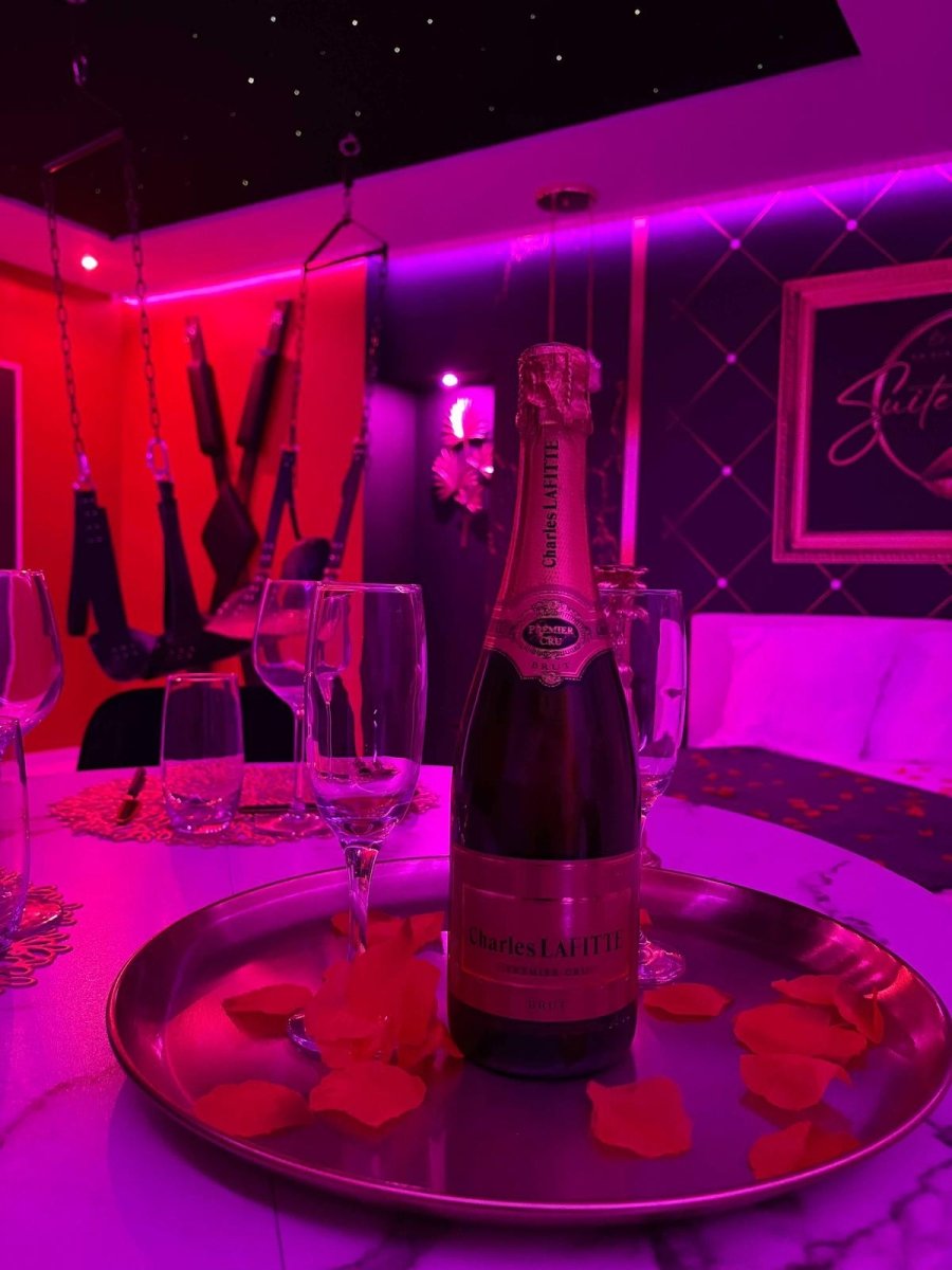 Suite Secrète - Love’nSpa - weekend en amoureux, love rooms avec spa ou jacuzzi privatif5 de Suite Secrète