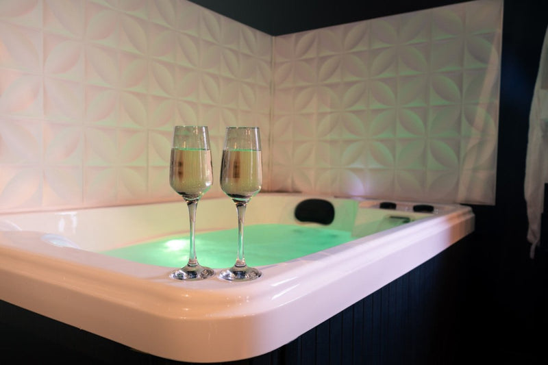 The Ruby Lodge - Love’nSpa - weekend en amoureux, love rooms avec spa ou jacuzzi privatif2 de The Ruby Lodge
