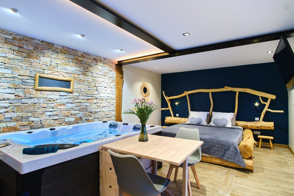 TOY - Love’nSpa - weekend en amoureux, love rooms avec spa ou jacuzzi privatif1 de TOY