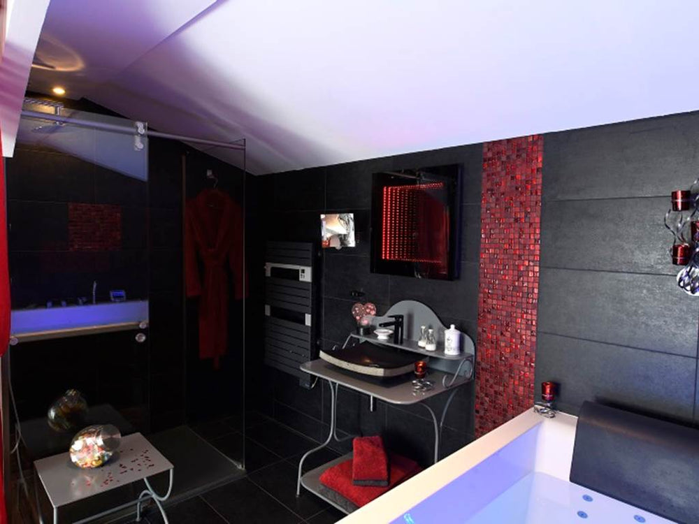 Une Parenthèse pour Deux - Chambre Rouge Passion - Love’nSpa - weekend en amoureux, love rooms avec spa ou jacuzzi privatif5 de Une Parenthèse pour Deux - Chambre Rouge Passion