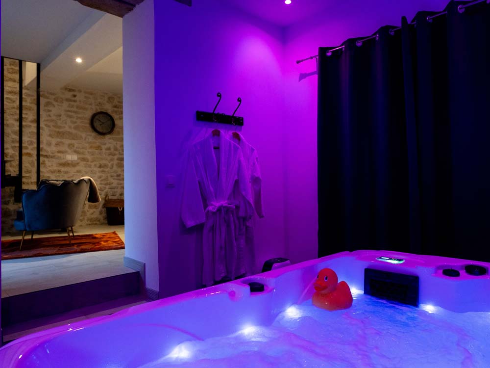 Une Pause à Deux - Love’nSpa - weekend en amoureux, love rooms avec spa ou jacuzzi privatif8 de Une Pause à Deux