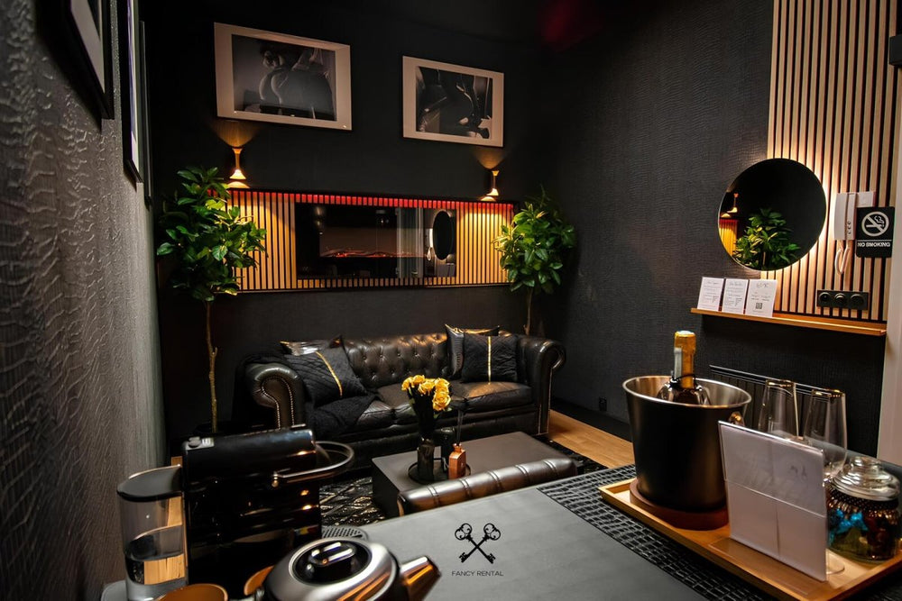 VELVET & LEATHER Loveroom - Secretroom - Sauna balnéo cinéma | par Fancy Rental - Love’nSpa - weekend en amoureux, love rooms avec spa ou jacuzzi privatif12 de VELVET & LEATHER Loveroom - Secretroom - Sauna balnéo cinéma | par Fancy Rental