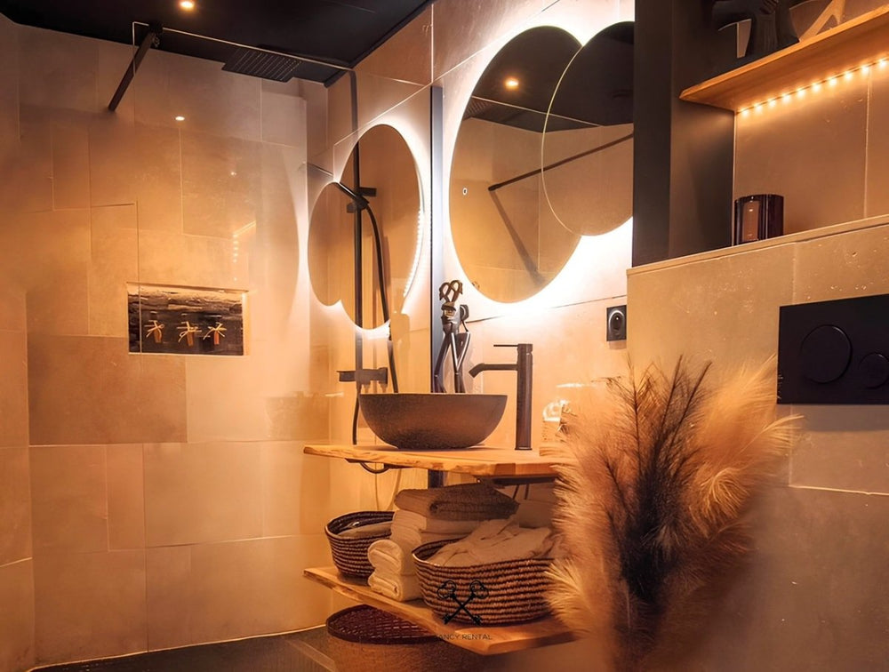 VELVET & LEATHER Loveroom - Secretroom - Sauna balnéo cinéma | par Fancy Rental - Love’nSpa - weekend en amoureux, love rooms avec spa ou jacuzzi privatif4 de VELVET & LEATHER Loveroom - Secretroom - Sauna balnéo cinéma | par Fancy Rental