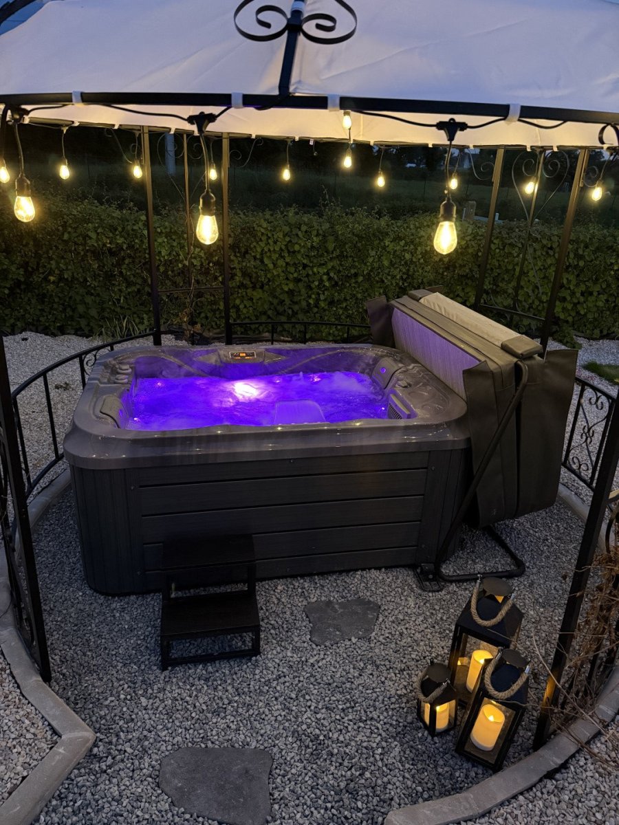 Verrière insolite avec jacuzzi & sauna | Marais du Cotentin - Love’nSpa - weekend en amoureux, love rooms avec spa ou jacuzzi privatif3 de Verrière insolite avec jacuzzi & sauna | Marais du Cotentin