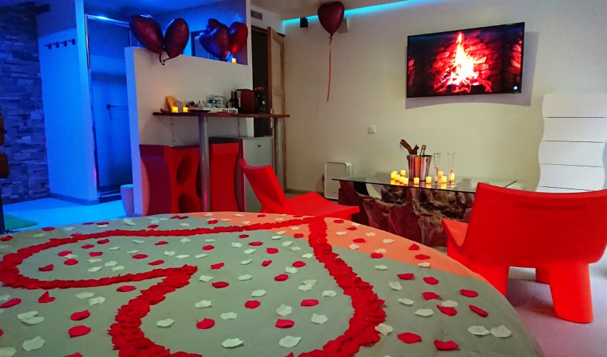 DOMAINE DE LA BESNERIE La Suit’Moonlight - Love’nSpa - weekend en amoureux, love rooms avec spa ou jacuzzi privatif11 de DOMAINE DE LA BESNERIE - La Suit’Moonlight