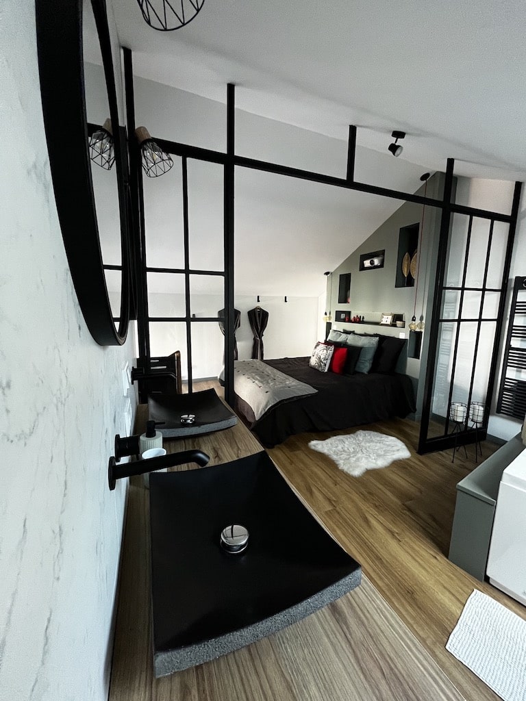 Entre nous - Le Maréchal - Love’nSpa - weekend en amoureux, love rooms avec spa ou jacuzzi privatif6 de Entre nous - Le Maréchal