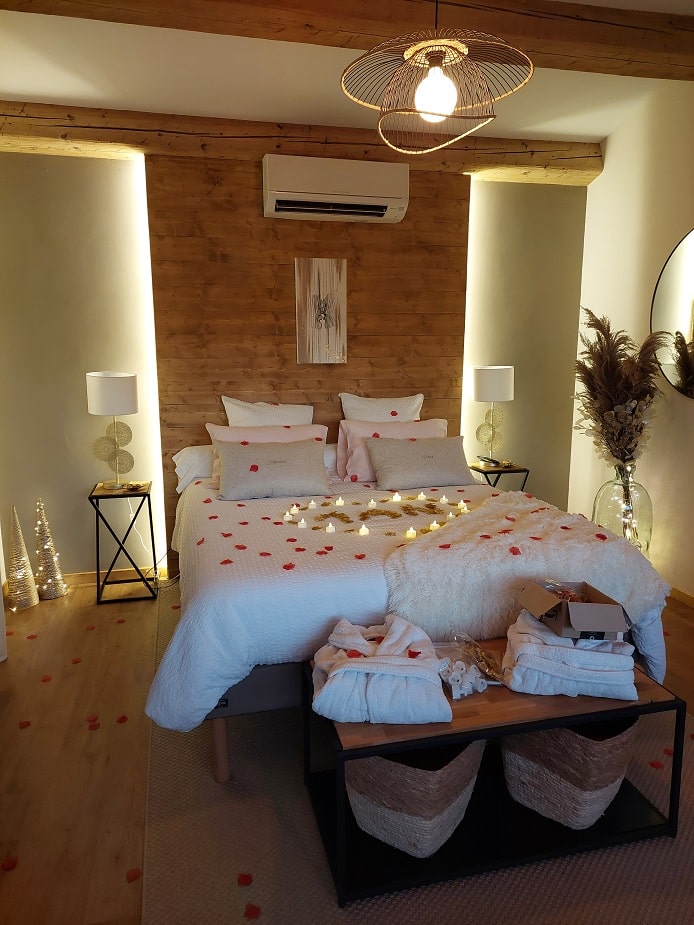 Noemma Chambre de charme - Love’nSpa - weekend en amoureux, love rooms avec spa ou jacuzzi privatif14 de Noemma Chambre de charme