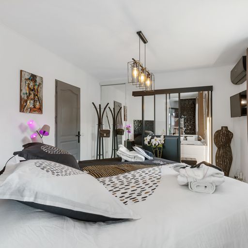 Ange Gardien - Chambre d'Hôtes - Love’nSpa - weekend en amoureux, love rooms avec spa ou jacuzzi privatif4 de Ange Gardien - Chambre d'Hôtes